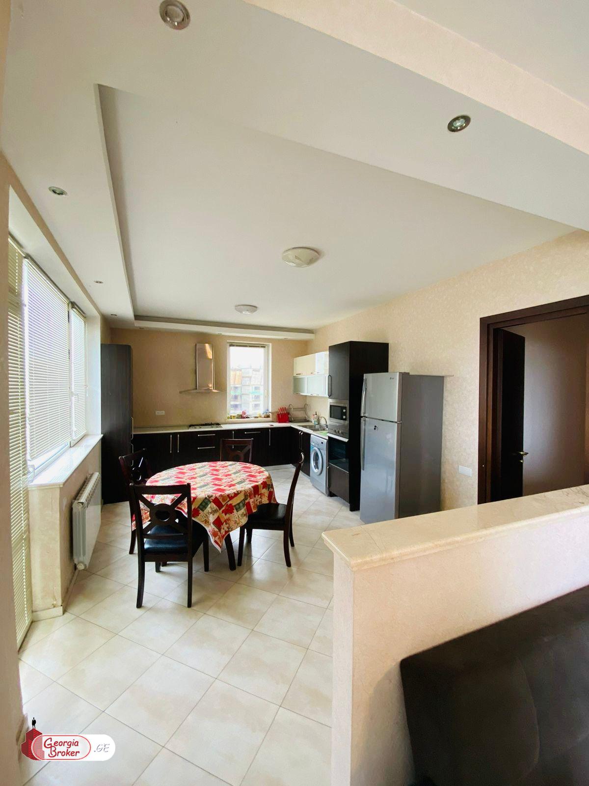 იყიდება ახალი გარემონტებული 5 ოთახიანი ბინა ვაკეში